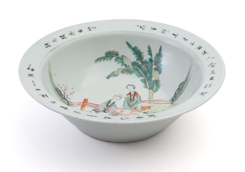Chinese Qing famille rose wash basin (1 of 8)