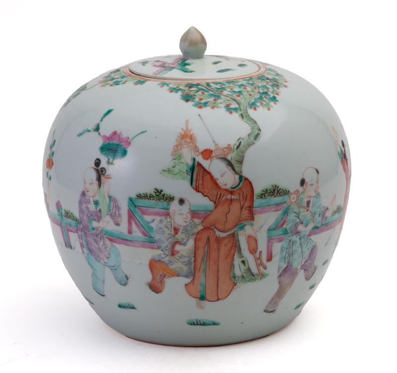 Chinese Qing famille rose porcelain jar (1 of 12)