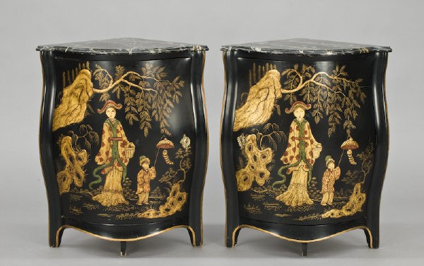 Pr. Louis XV style chinoiserie corner cabinets: of ebonized wood, each with a serpentine fronted marble top, above single doors, the chinoisserie decoration depicting a woman and child in a garden, resting on curved legs. Bronze fittings. Single sh