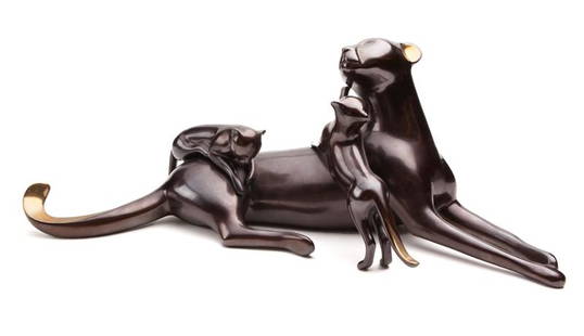 Loet Vanderveen "Cheetah & Cubs" bronze figure.: Loet Vanderveen "Cheetah & Cubs" bronze figure. Signed and numbered to underside, "Loet 172/1250". Loet Vanderveen (Dutch, 1921 - 2015). 7"H x 20"L,