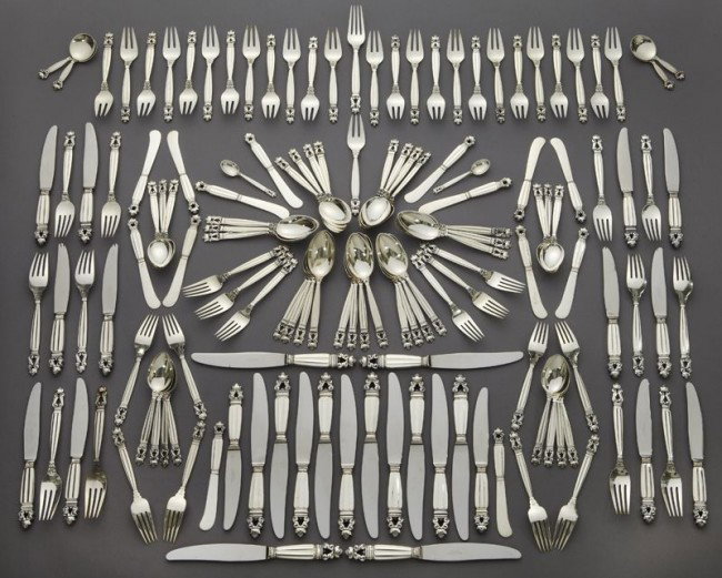 141Pcs. Georg Jensen silver Acorn pattern flatware: all marked for Georg Jensen Sterling silver Denmark. Set includes: (14) Luncheon knives (14) Dinner knives (13) Dinner forks (14) Paddle butter spreaders, all sterling (26) Fish forks (14) Forks (14) 