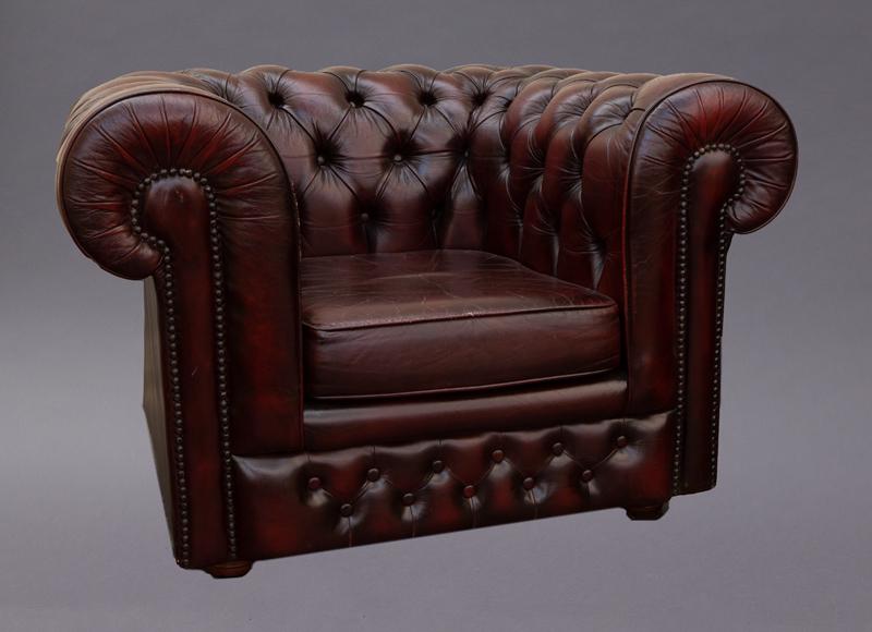 Chesterfield button tufted leather armchair. (1 of 7)