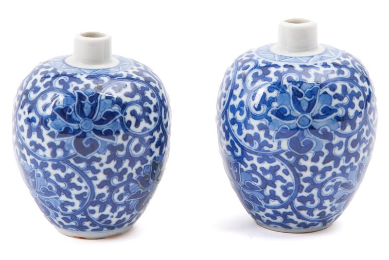 Pr. Chinese Qing porcelain blue & white miniature (1 of 5)