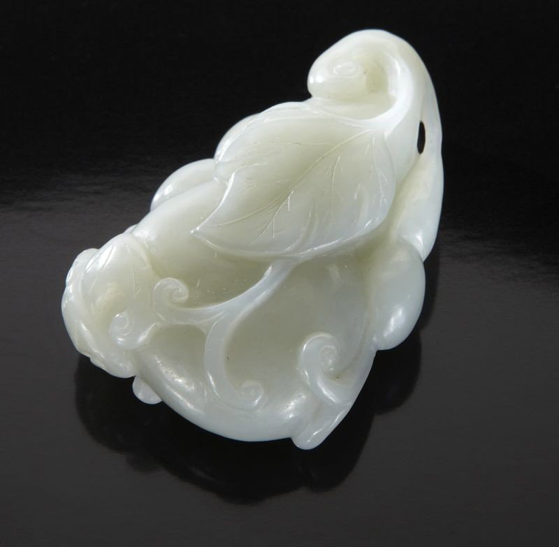Chinese Qing carved jade pendant: depicting double gourds and bats. 2.5"H x 1.5"W, Circa - 19th C.