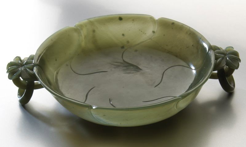 Chinese Qing carved spinach jade Mughal style dish: with two free rings on each handle. 1.5"H x 6.5"W x 5" Dia., Circa - 19th C.