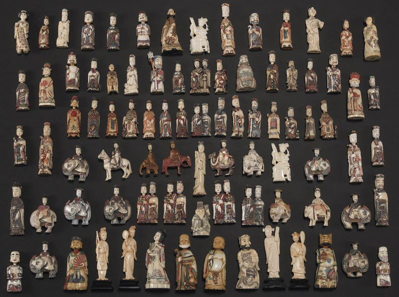 (88) Chinese and Japanese carved ivory snuff