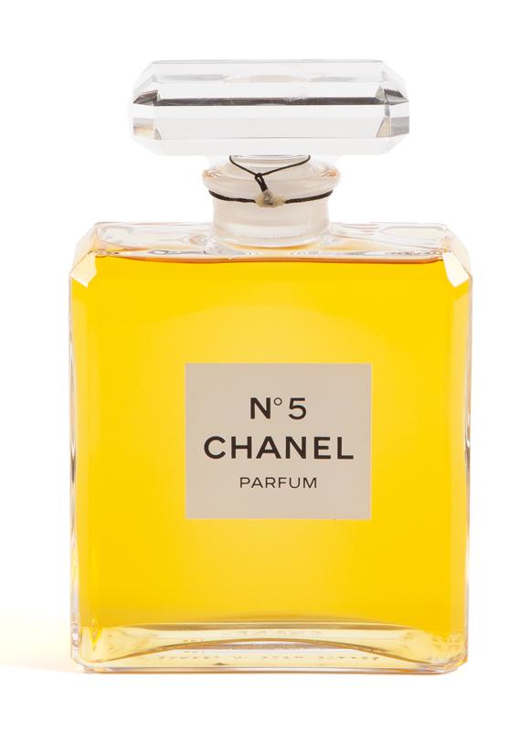 Chanel display bottle. (1 of 4)