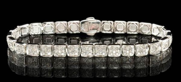 An 18K gold and diamond Chimento bracelet: having 136 very nice brilliant round diamonds, 2.66 cts. approximate, G color, VS2, set in 14K white gold, marked with a star and #408V1, 750.