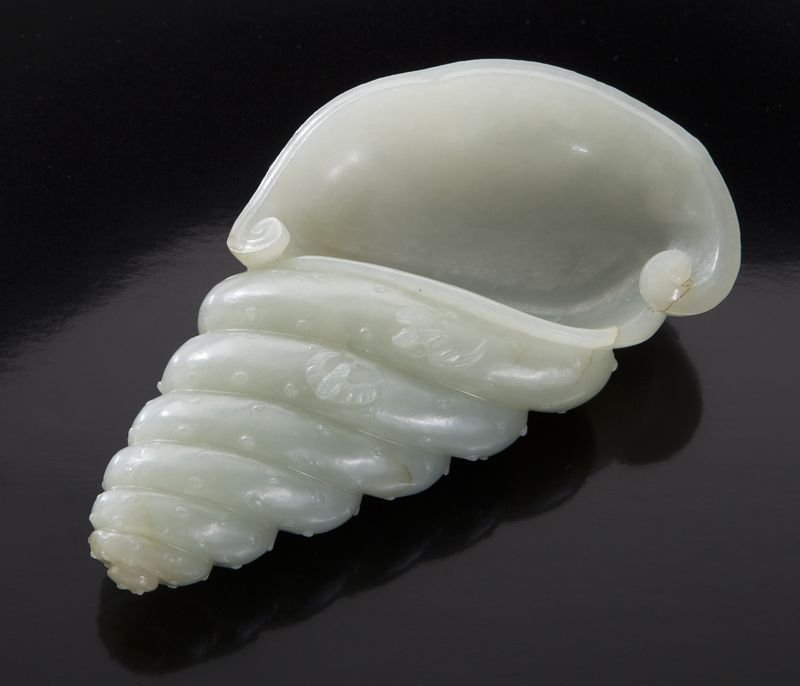 Chinese Qing carved jade brush washer: Chinese Qing carved jade brush washer depicting a trumpet shell, with bats on the shell layers. 4.75"H x 3"W, Circa - 18th - 19th C.