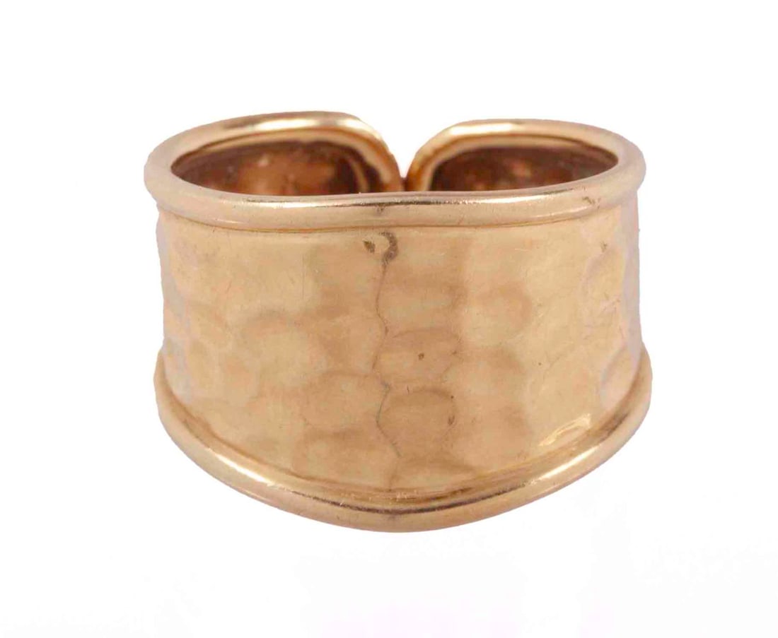 Ladies Hammered Cigar Band Ring: 14 ct gold italian made. Size 5.5 Weight 2.7 gr