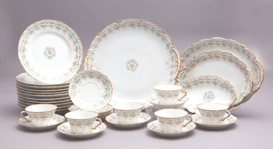 Theo Haviland Porcelain Dinnerware Set 31 pcs. (1 of 8)