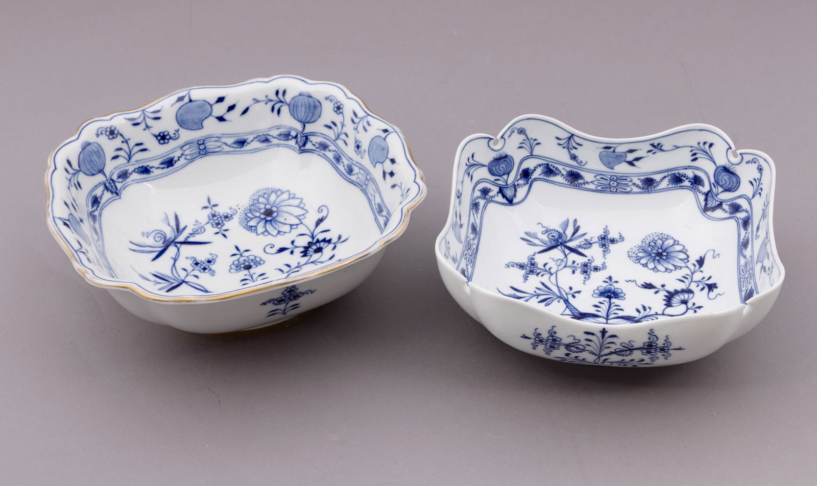 Pair of Elegant Meissen Large Blue Onion Serving Bowls (1 of 8)