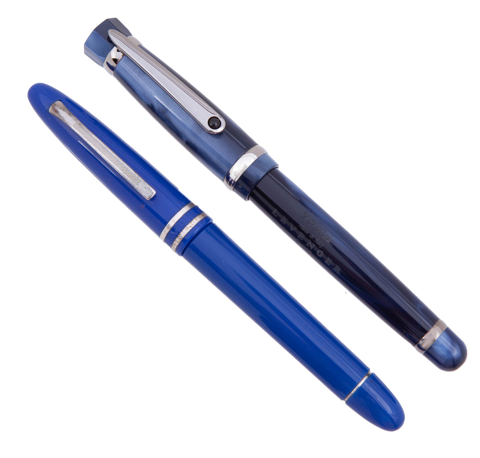 Pair of Levenger Fountain Pens: Levenger Verona blue fountain pen with 14k gold broad Levenger blue fountain pen with 14k gold broad In good pre-owned condition.