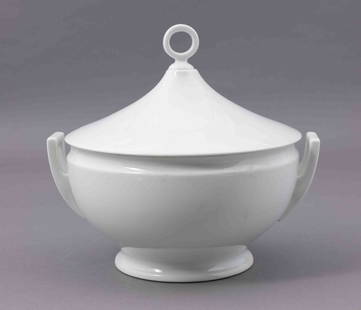 Richard Ginori Soup Tureen: A beautiful Richard Ginori lidded soup tureen in white. It is signed on the underside with Richard Ginori's Italian maker's mark. It measures H 10.5 W 12 D 10 inches. Condition: some residue but