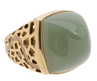 Ladies Vintage Diamond and Gold Ring with Large Jade Center