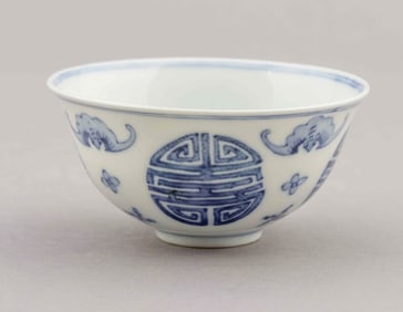 Chinese Decorated Blue and White Porcelain Bowl In The Manner of Qing Dynasty