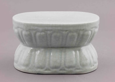 Chinese Porcelain Buhda Stand