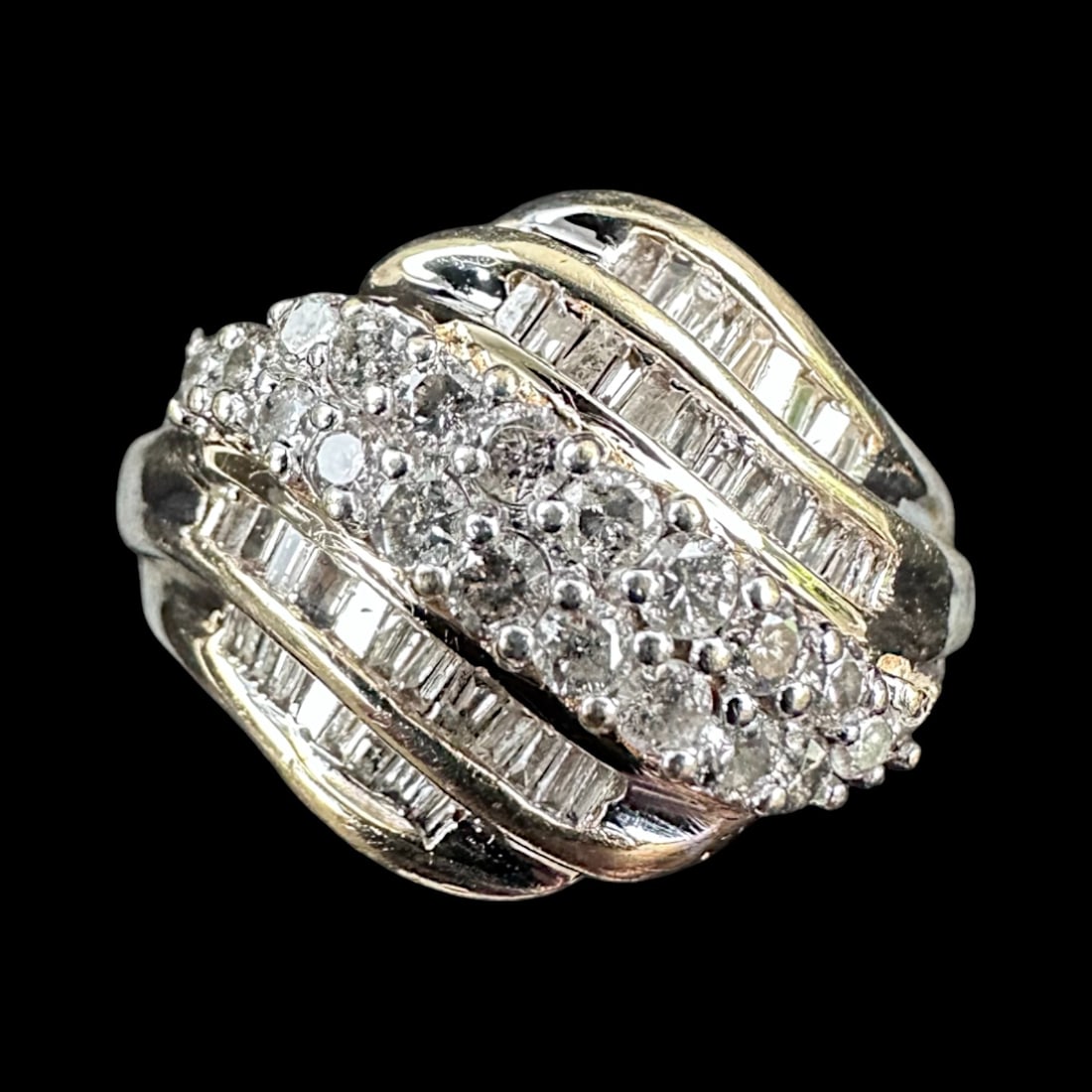 Ladies Cocktail Ring in 14kt Gold with Diamonds: A beautiful ladies cocktail ring with diamonds. 14kt yellow gold. 4.64g Measuring H 1 x W 1 x D 1 inches