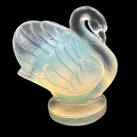 Sabino Opalescent Glass Swan