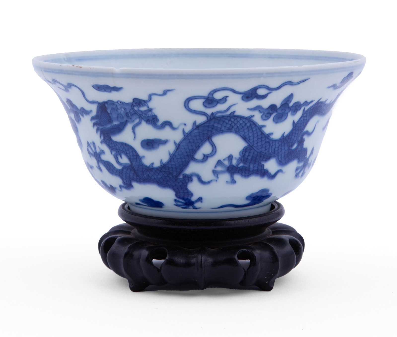 Chinese Qing Blue and White Porcelain Bowl 18th Century: A beautiful bowl depicting one dragon on the interior and two dragons on the exterior. Six-character seal mark raises the Great Qing Qianlong Production. Measuring: H 3.25 X W 6.75 X D 6.75 inch