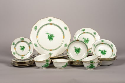 31 Piece Hungarian Herend Green Chinese Bouquet Dinnerware Set