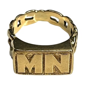 Gentlemans 14K Yellow Gold Monogramed Mens Signet Ring