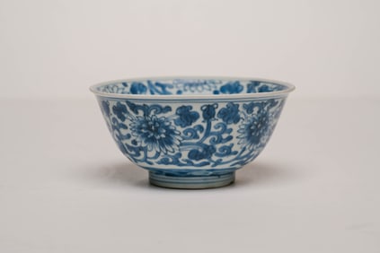 Antique Chinese Porcelain Ming Dynasty Blue & White Vase