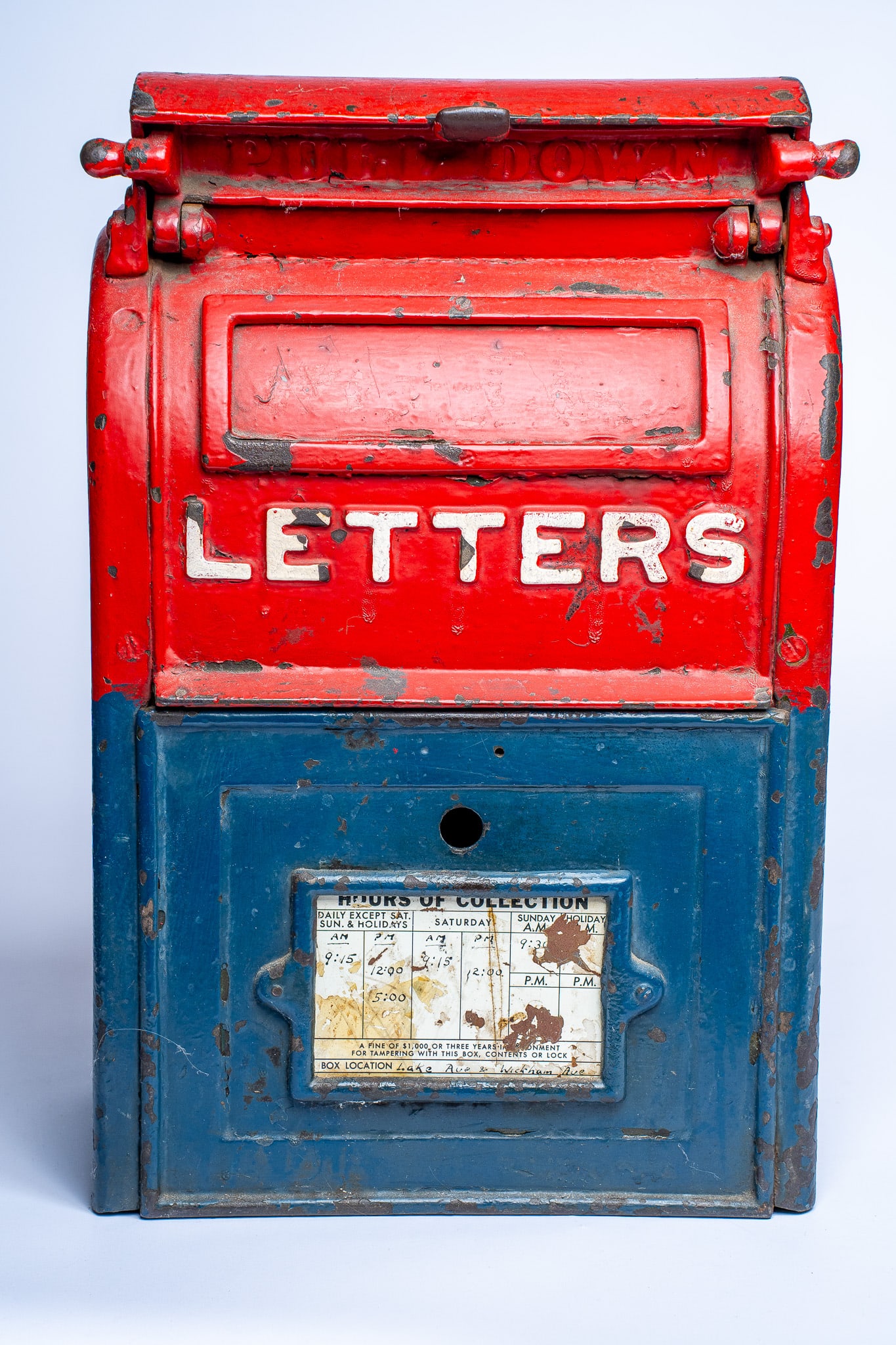 Vintage 1926 Cast Iron USPS Wall-Mounted Mailbox (1 of 6)