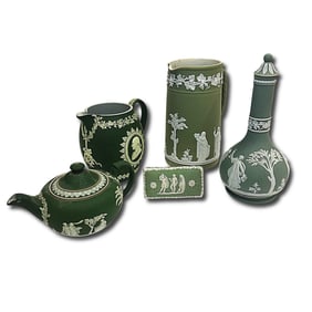 Set of 5 Neoclassical Wedgwood Jasperware in Green