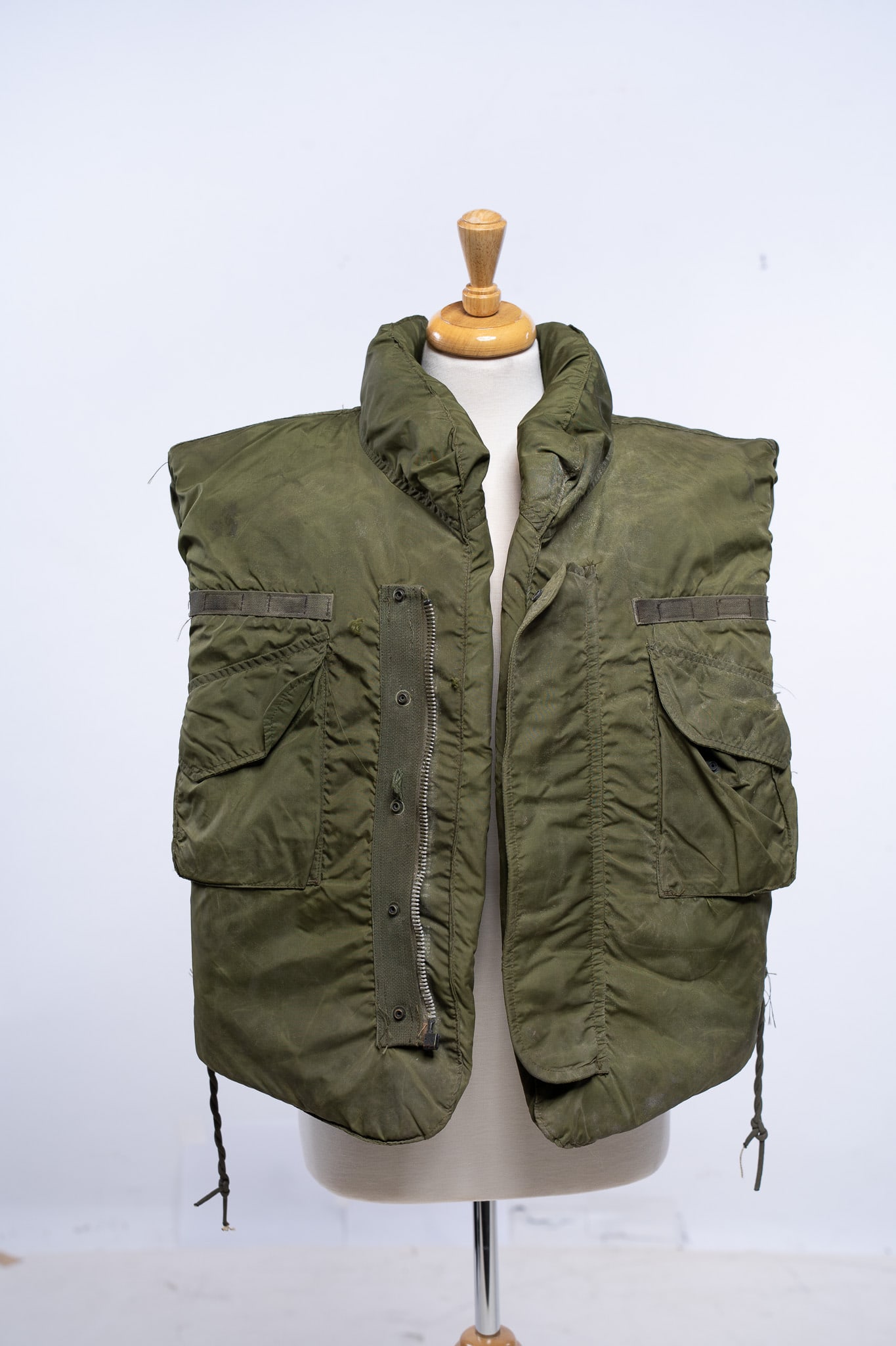 1969 Vietnam War Military Body Armor Vest (1 of 8)