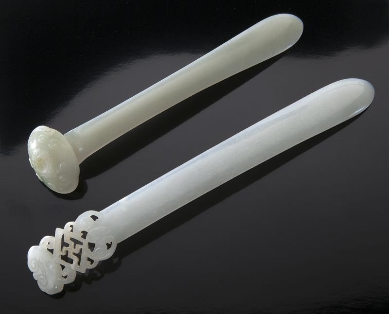 (2) Chinese Qing carved jade hair pins: (2) Chinese Qing carved jade hair pins depicting lingzhi and bats. 6.75"L, Circa - 19th C.