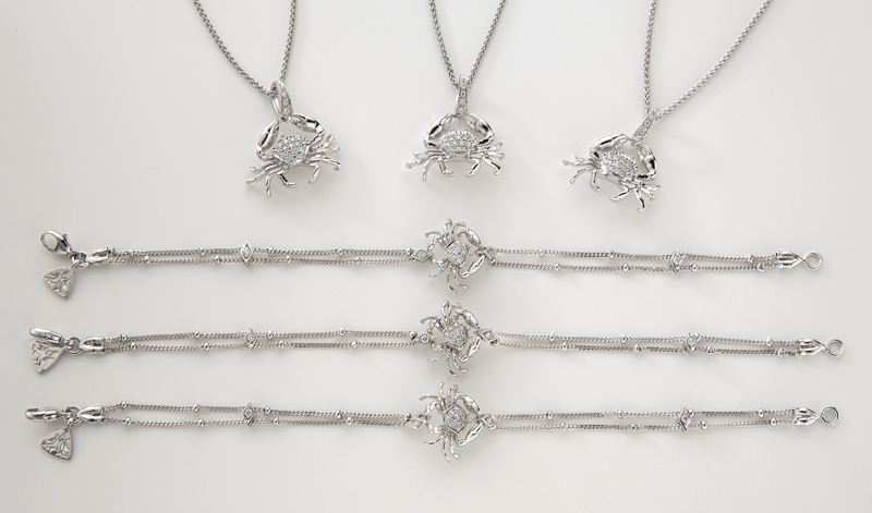 6 Pcs. Stephen Webster 18K, diamond crab jewelry: 6 Pcs. Stephen Webster 18K, diamond crab jewelry including (3) "jewels verne" crab bracelets, each with 16 round brilliant cut diamonds, .16 cts. approximate total, in 18K white gold, 6.0 grams and 6.