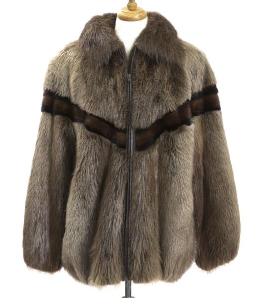 Gentleman's beaver fur coat with chevron design: Gentleman's beaver fur coat with chevron design to the front and back of inlaid red and black beaver fur, zipper closure to the front, measuring 28" long from the collar, the sleeves measuring 26" lon