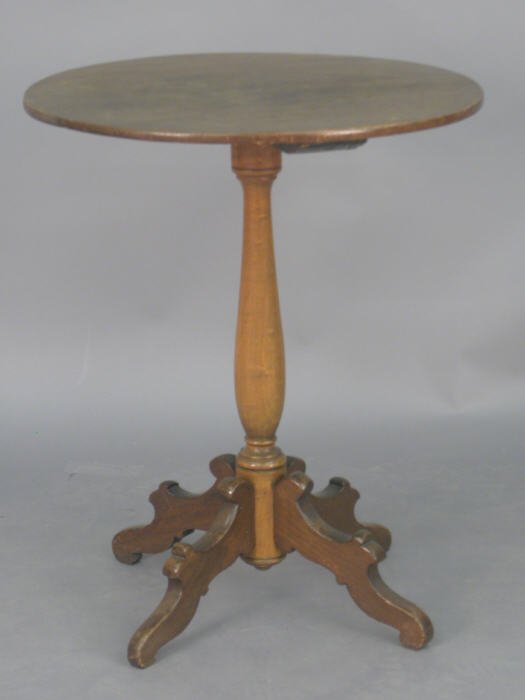 Parlor table with pedestal base and 4