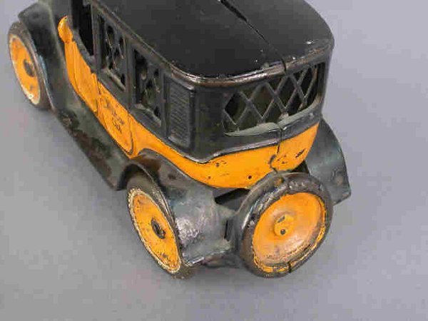 1920's "Arcade" Yellow Cab bank - 4