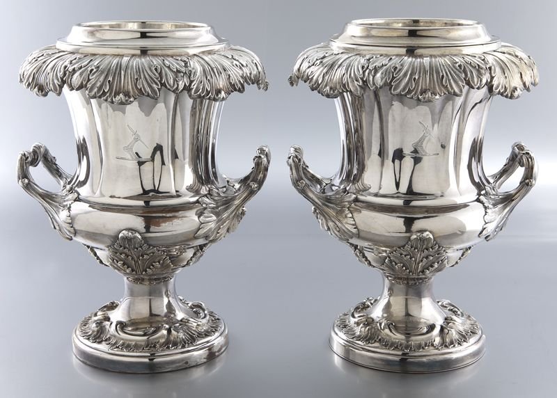 Pr. Old Sheffield plate wine coolers: Pr. Old Sheffield plate wine coolers with acanthine decoration to the everted upper rim, to the body below the waist and to the round, footed base; each with a pair of handles and marked DS, 487 to th