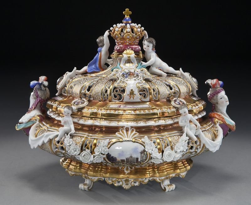 Meissen tureen-form reticulated dresser box (1 of 10)