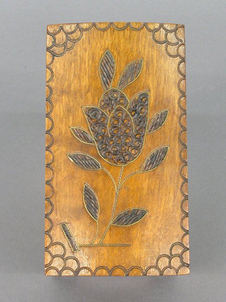 Small carved dome top folk art box, flor - 3