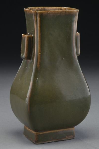 Chinese tea dust porcelain vase. (1 of 7)