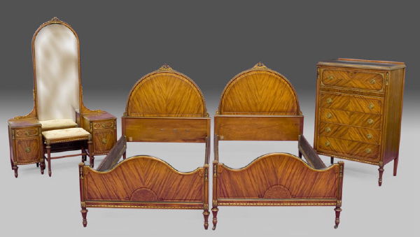 5pc. mahogany bedroom suite by Sligh: Furniture Co. including: (2) beds having arched head and foot boards and brass decoration, 47.5"H x 42"W x 79.5"D; (1) dressing table with a full length mirror, flanked on either side by one short dra