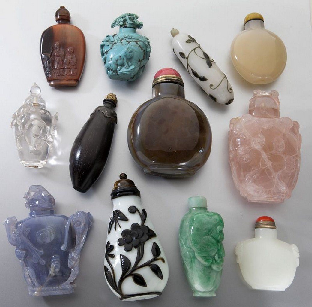 (12) Assorted Chinese snuff bottles (1 of 2)