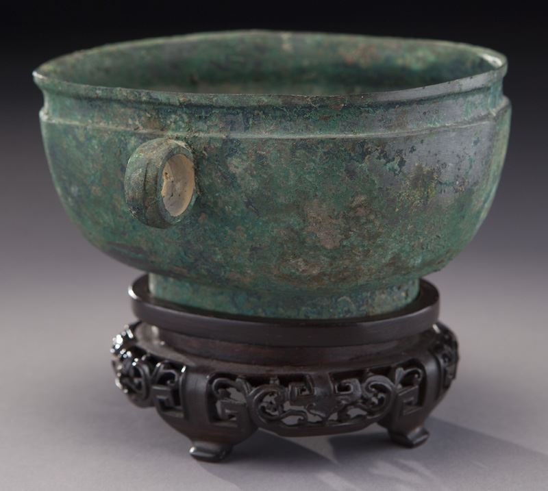 Antique Chinese oval bronze bowl (1 of 7)