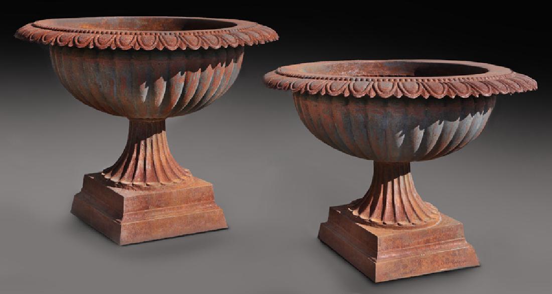 Large pair of cast iron garden urns (1 of 6)