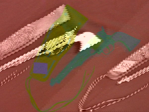 TOY GUN "HUBLEY COLT 45 W/ HOLSTER: TOY GUN "HUBLEY COLT 45 W/ HOLSTER