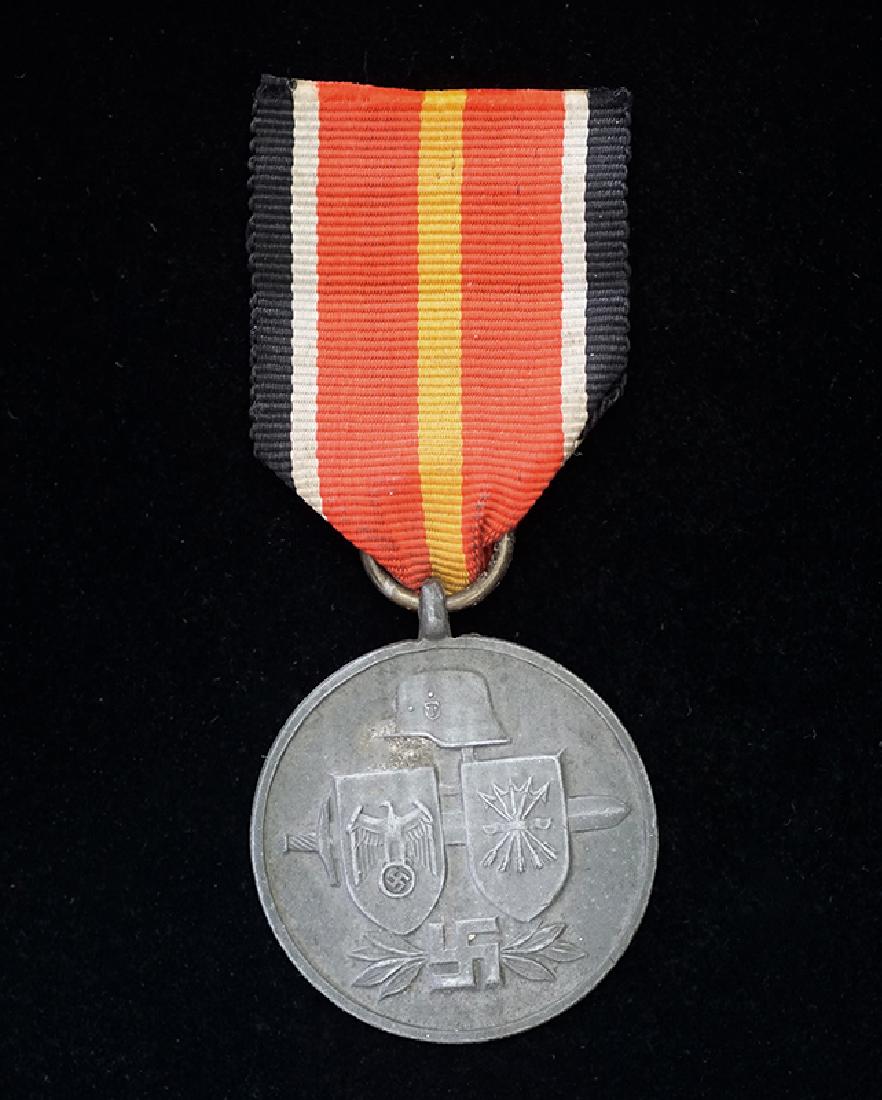 WWII German-Spanish Blue Division Medal: German Commemorative Medal of the Spanish 'Blue Division' in Russian; zinc on original ribbon; Rarer version with reverse inscription in Spanish -excellent condition.