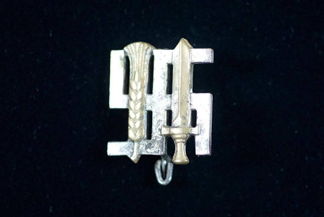 WWII German Reichsnährstand Membership Badge: WW2 German Reichsnährstand Membership Badge; reverse marked 'Ges.Gesch. Deschler u.S.-Munch'; uncommon & excellent