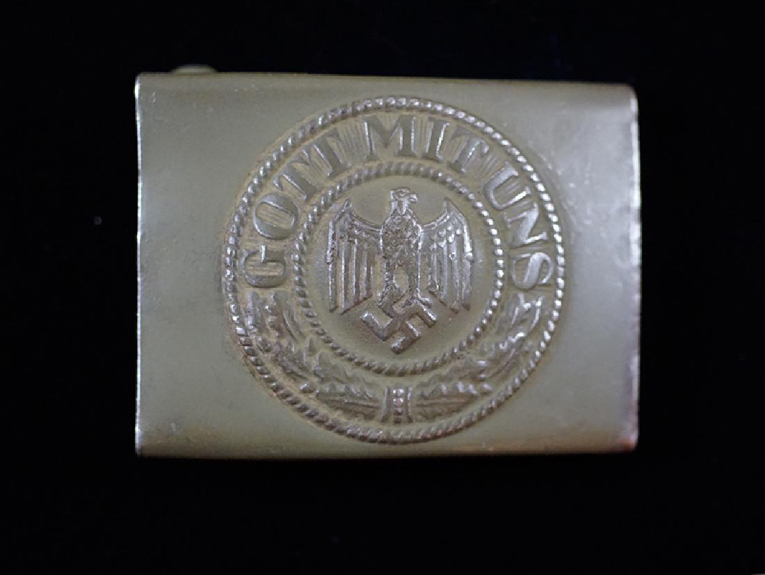 WWII German Army Tropical Belt Buckle 1942: WW2 German Army Enlisted Belt Buckle; tropical green color; maker marked & dated 'B&N 42'; olive color & date typical of Afrika Korps issue; very good condtion.