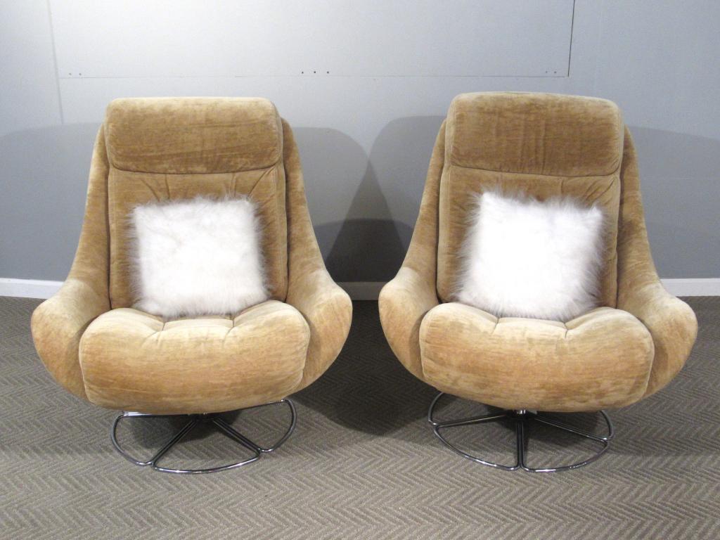 Pair Modern Chrome Swivel Arm / Club Chairs: Manner of Milo Baughman, Velour upholstered tufted backs and seats, rounded frames, round chrome base, full 360 degree swivel. 34"w X 37"d X 38"h