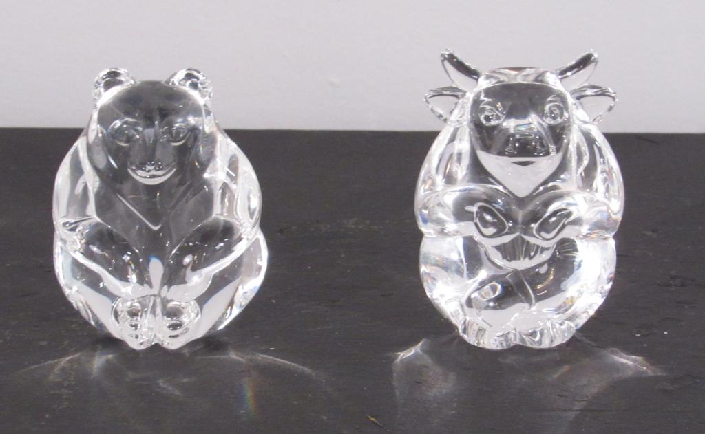 2 Steuben Hand Warmers: Bear and Bull (Wall Street). 2" X 1.5" X 3". (East 57 Street Estate)