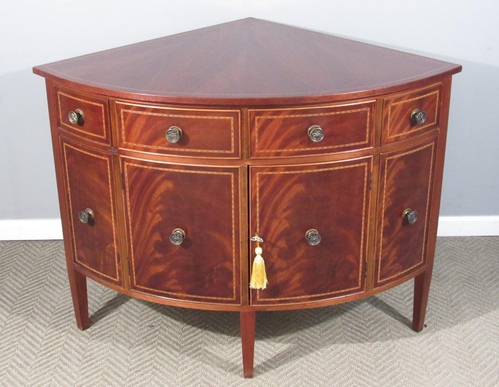Hepplewhite Style Corner Cabinet (1 of 7)